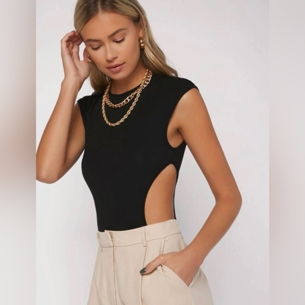 Bodysuit with side cutout
